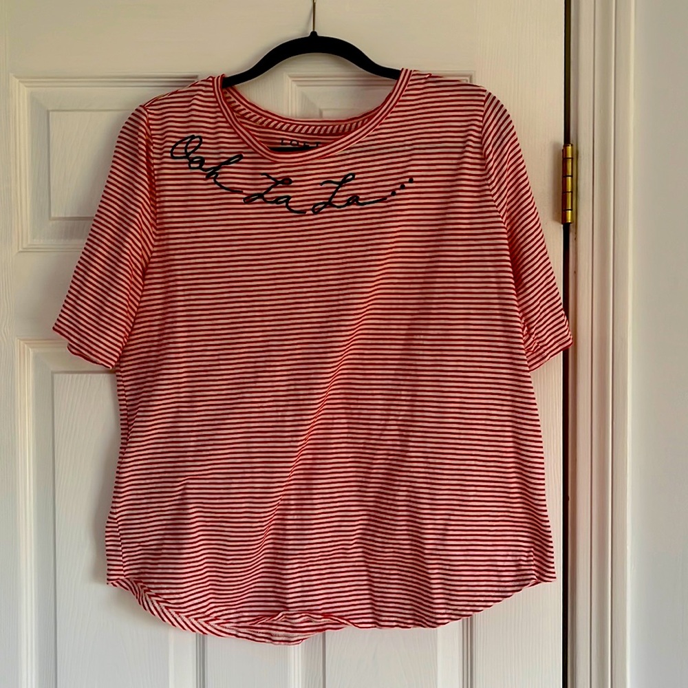 Oh La La!!LOFT crew neck round hem tshirt